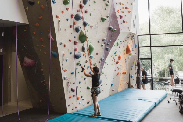 1761534898850006.jpg 网站攀岩馆图片.jpg